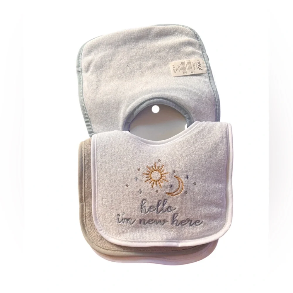 Neat Solutions Infant Bibs and Munchkin Fresh Food Feeders